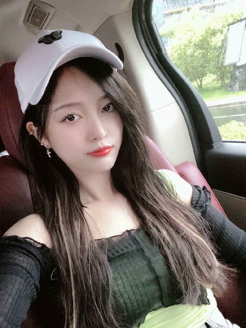 高清女明星吴宣仪酷美时尚高清手机壁纸图片