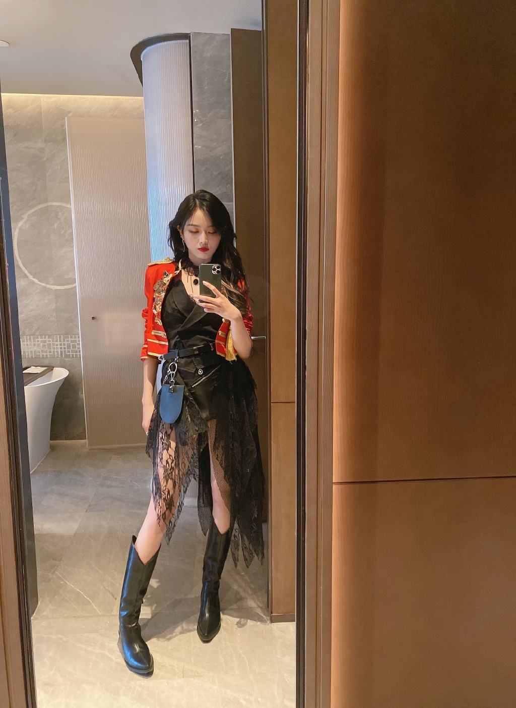 高清女明星吴宣仪夏日清凉性感街拍图片图片