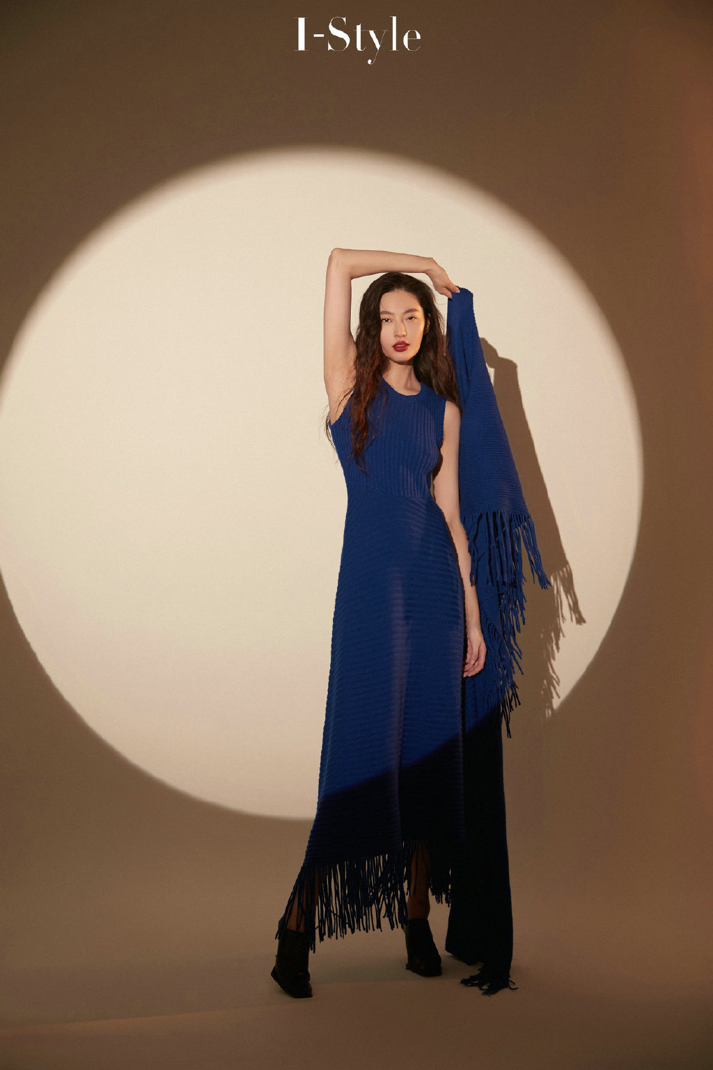 高清女星陈碧舸湛蓝围巾光影写真图片图片