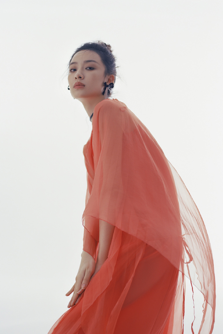 中国大陆北京女演员孙佳雨荣耀手机广告大片写真图片图片