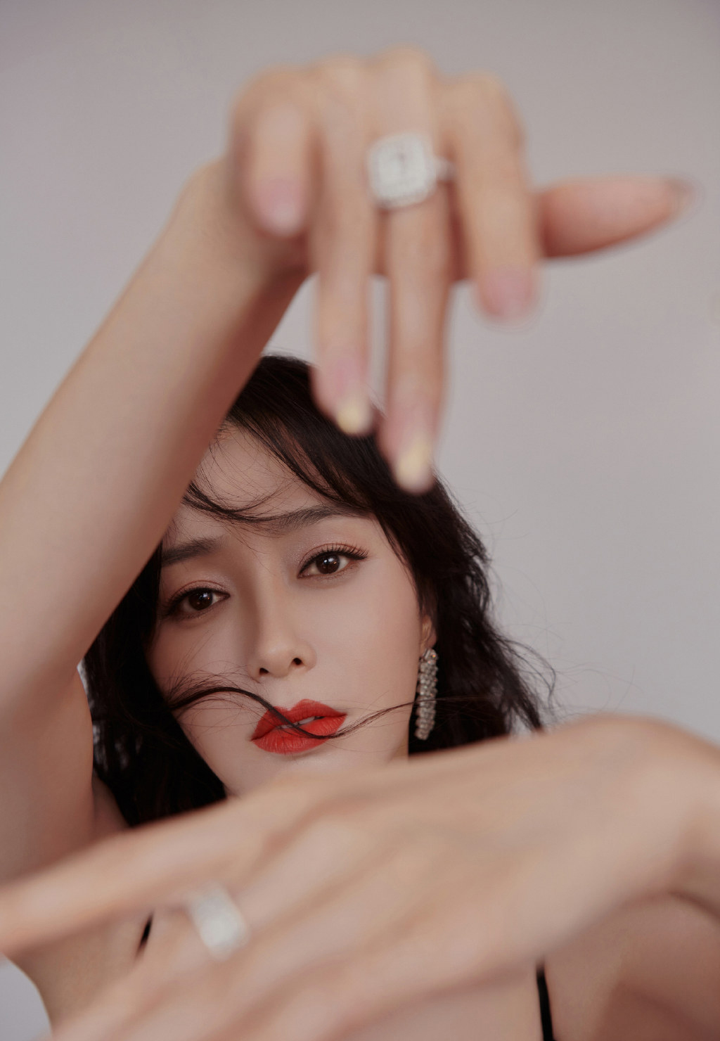 高清中国内地辽宁省沈阳女演员秦岚钻石蓝睫毛魅力性感写真图片