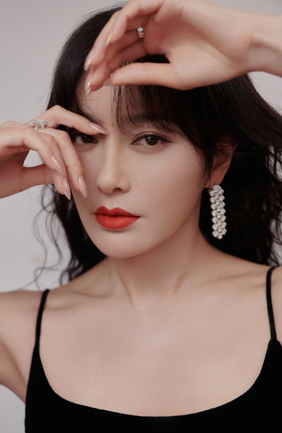 高清中国内地辽宁省沈阳女演员秦岚钻石蓝睫毛魅力性感写真图片