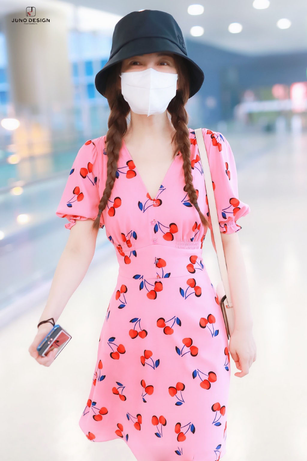吴昕露肩刺绣裙性感优雅写真图片图片
