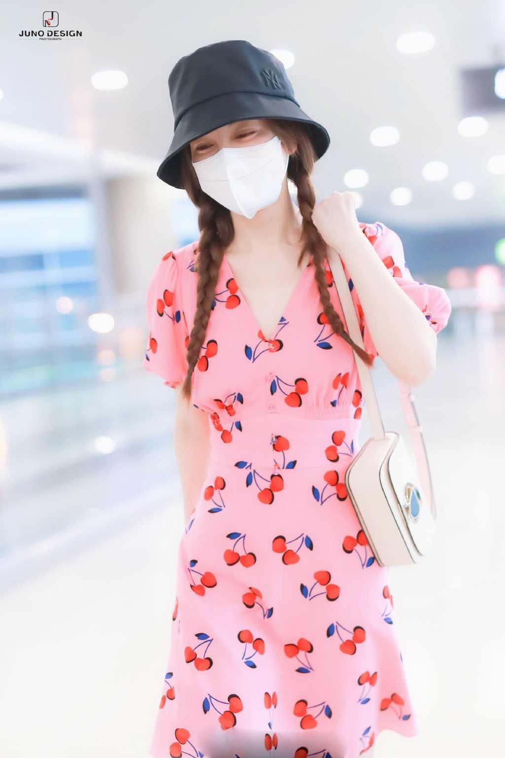 吴昕露肩刺绣裙性感优雅写真图片图片