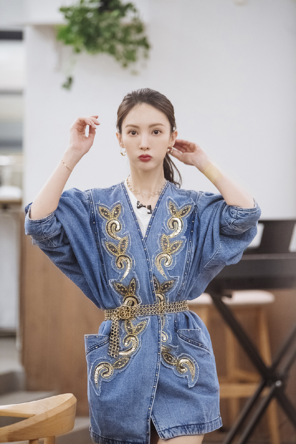 中国大陆山东济南女演员平面模特金晨白衫清新甜美写真图片图片