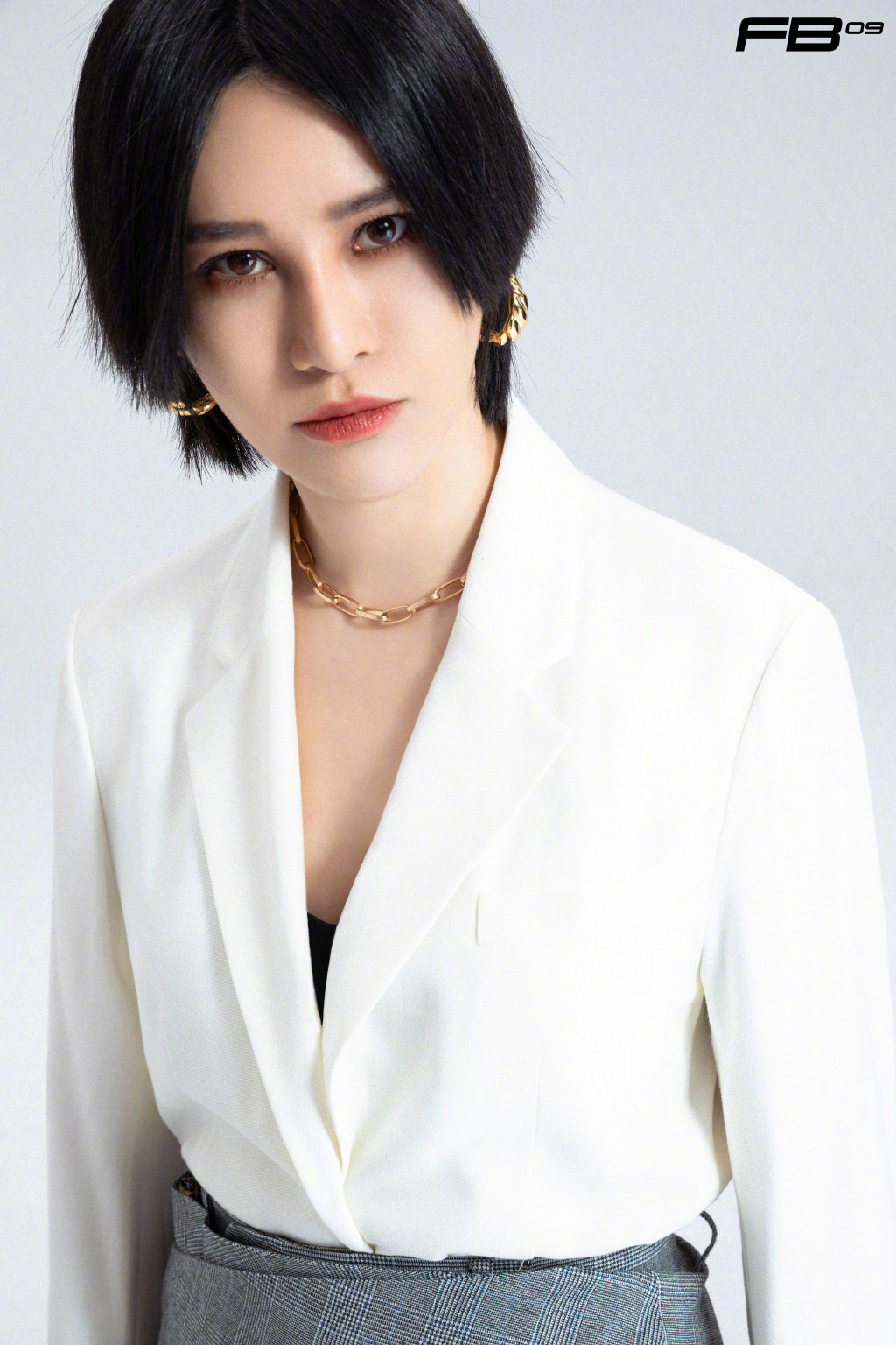高清上海美女尚雯婕回归歌手气质性感照片图片