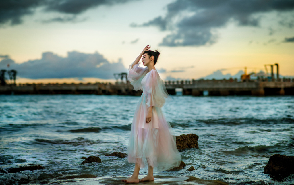 上海美女演员黄奕彩虹纱裙优雅写真图片图片