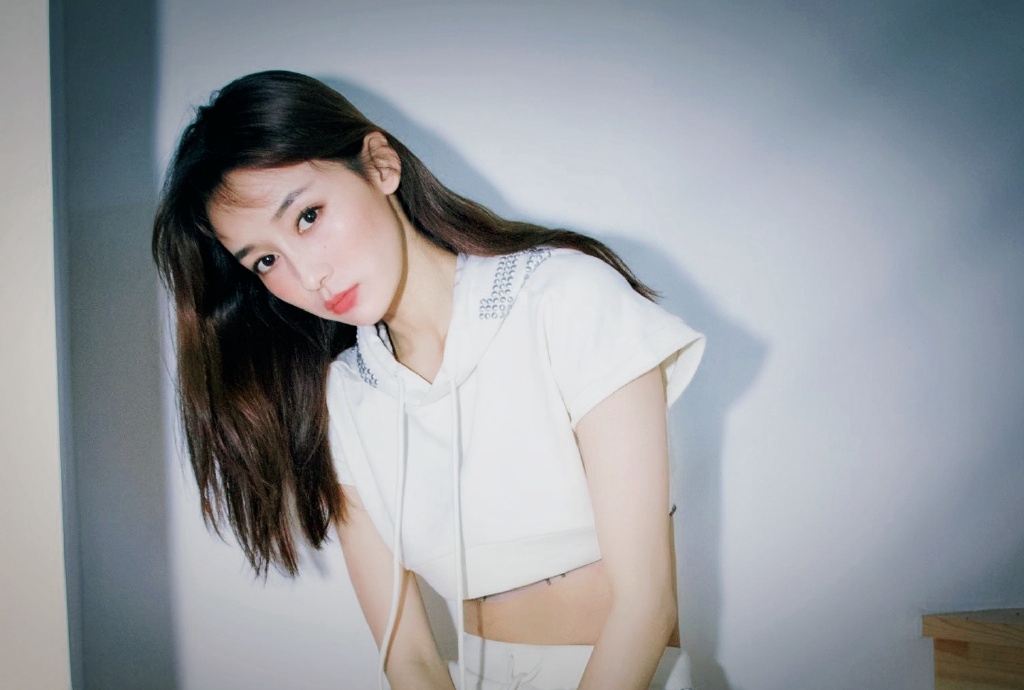 高清女明星李若宁俏皮可爱写真图片图片
