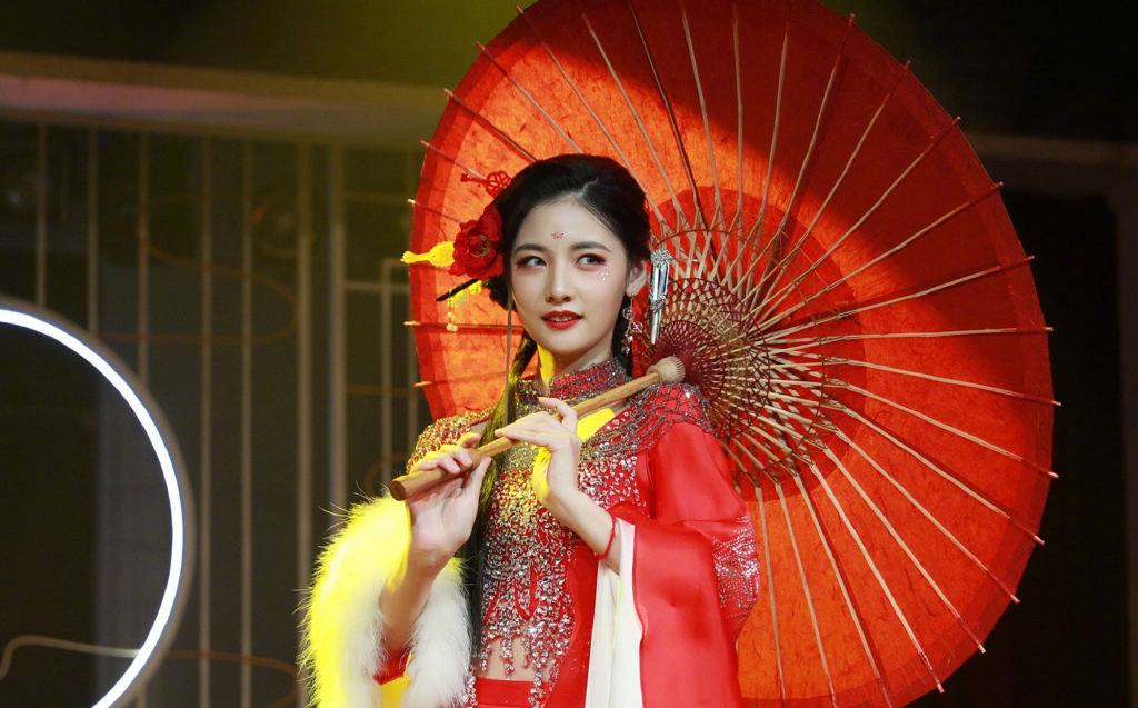 湖北武汉女演员赵粤唯美浪漫古装写真图片图片 湖北武汉女演员赵粤唯美浪漫古装写真图片图片
