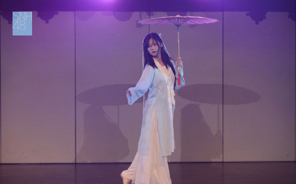 湖北武汉女演员赵粤仙气唯美古装照图片图片 湖北武汉女演员赵粤仙气唯美古装照图片图片