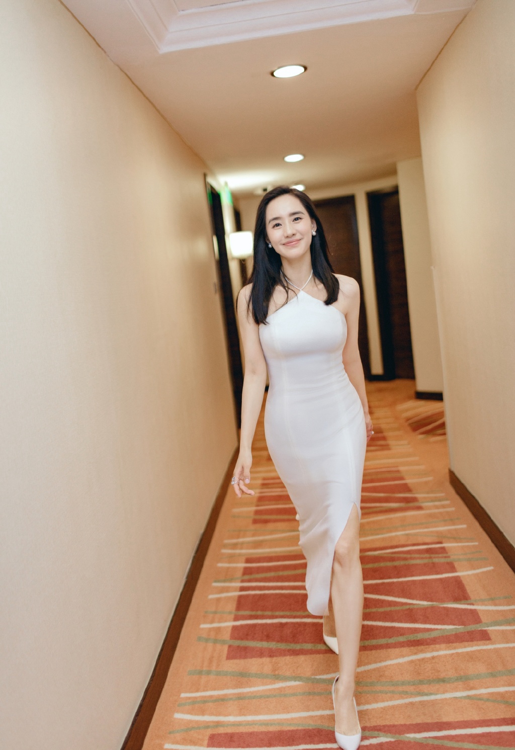 高清中国内地新生代功夫女明显王智素雅清新街拍写真图片王智图片图片