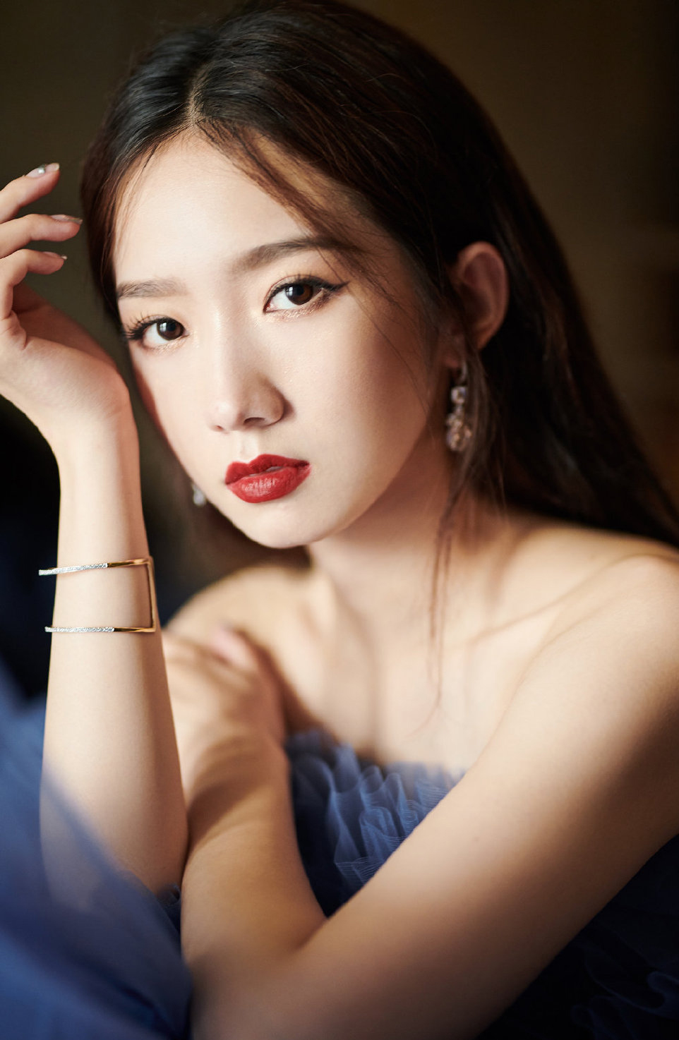 高清女明星孟美岐蓝色纱裙唯美写真图片图片