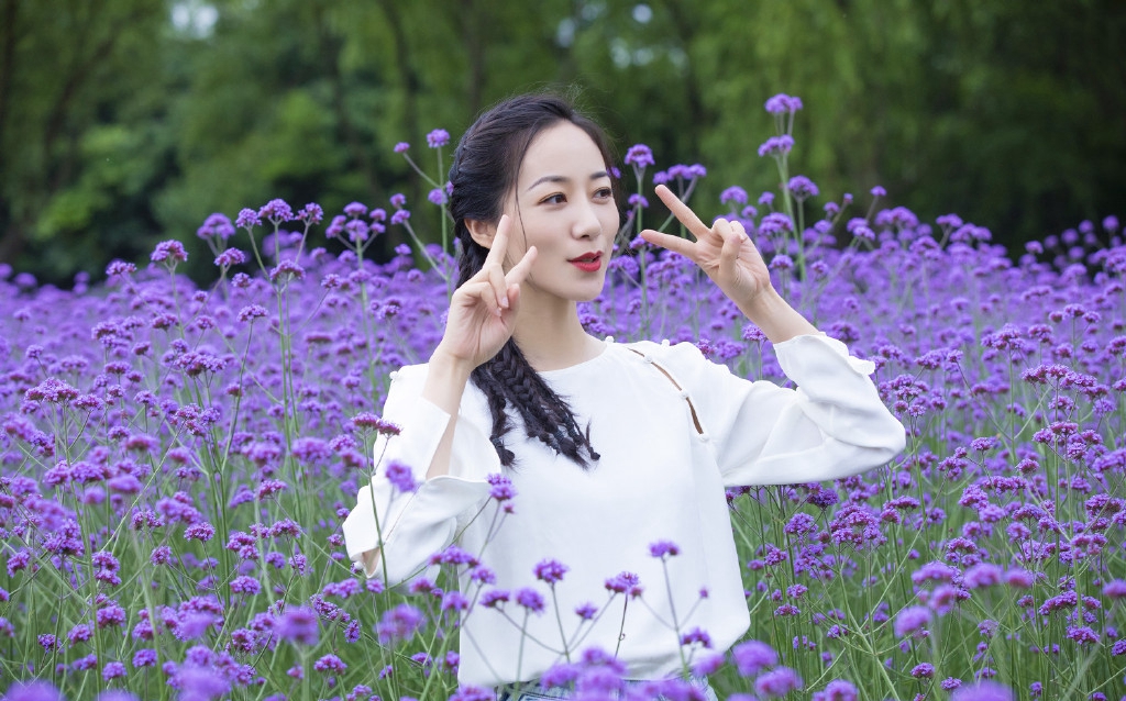中国大陆江苏省苏州知名女演员韩雪高贵优雅活动写真图片图片