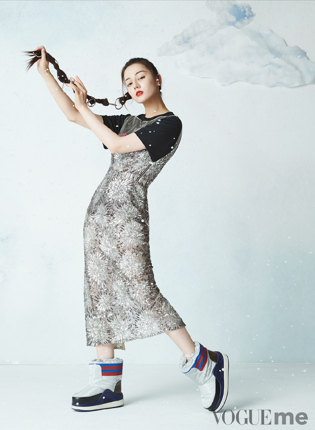 新疆乌鲁木齐美女演员迪丽热巴最新杂志写真图片图片