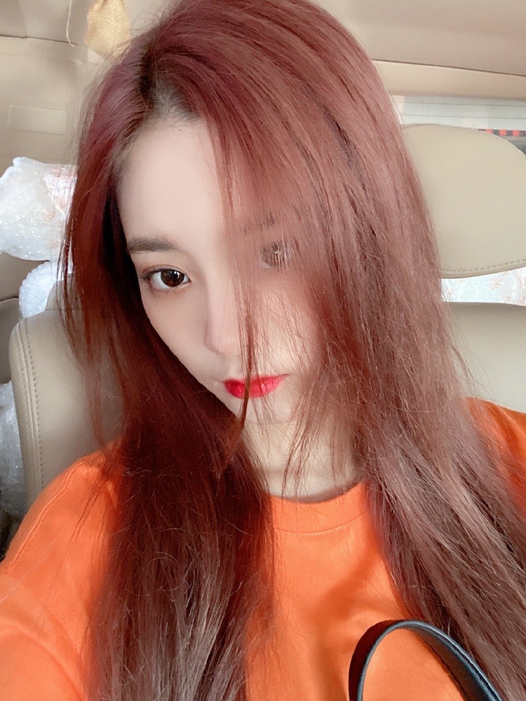 中国内地流行乐女歌手徐艺洋乖巧卷发甜美照片图片