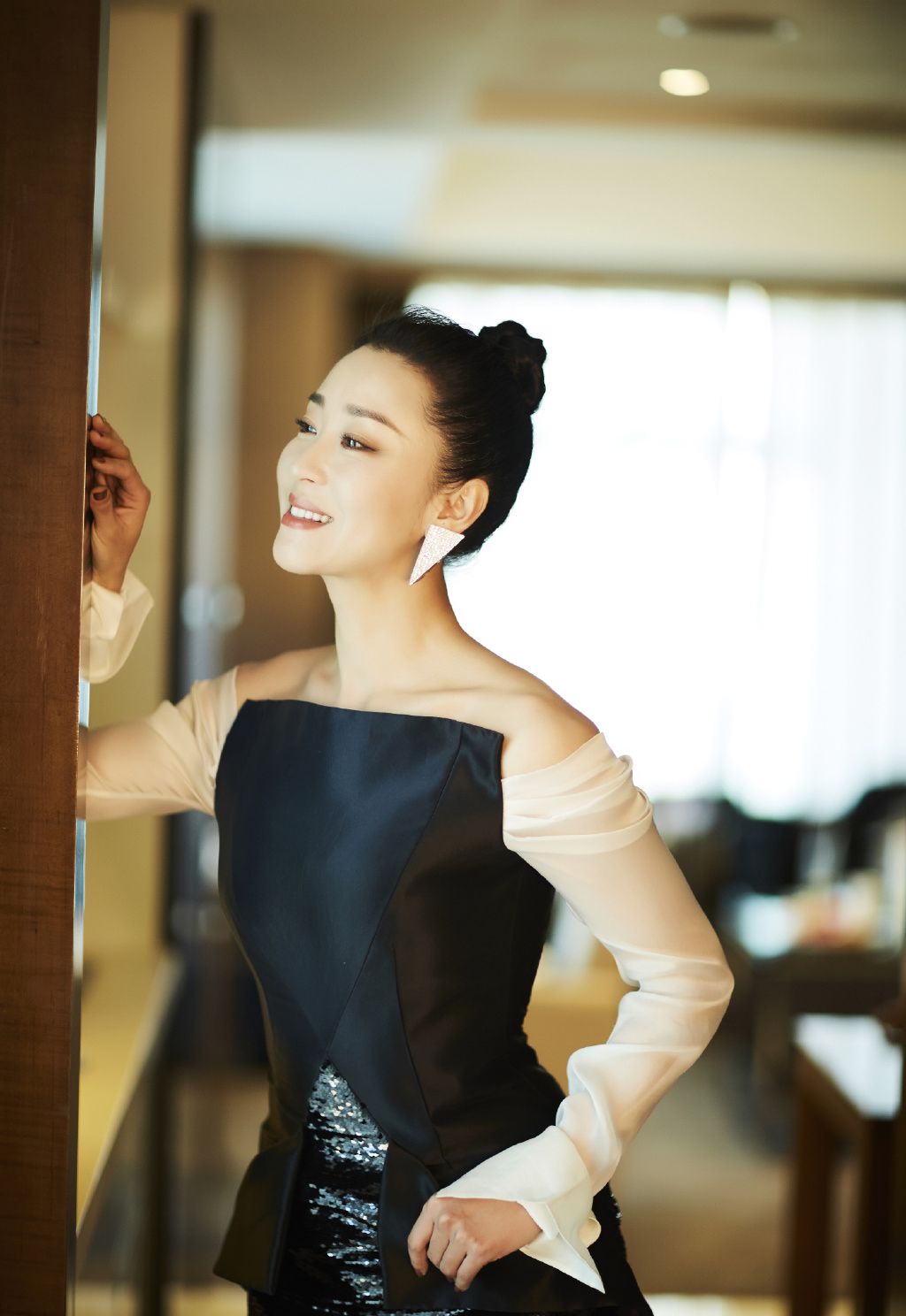 中国内地陕西省西安女演员苗圃优雅知性写真图片图片