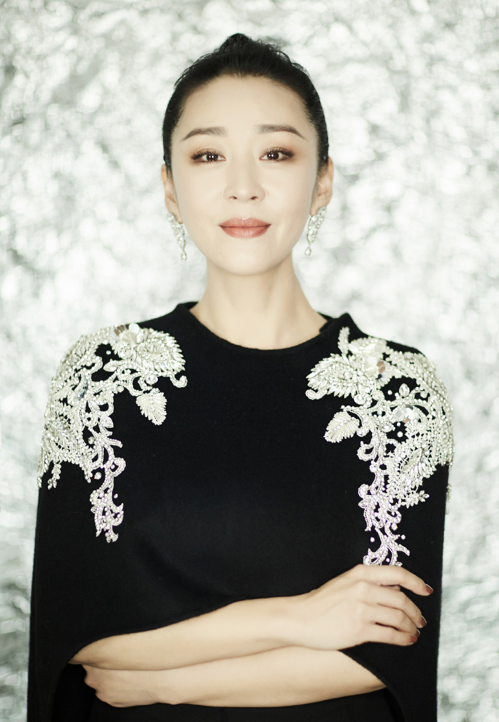 中国内地陕西省西安女演员苗圃黑色包臀裙性感写真图片图片