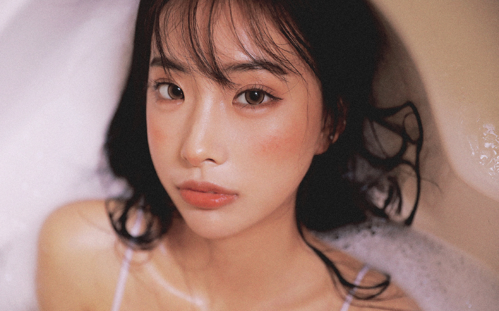 浴缸美女大胆湿身诱惑写真图片