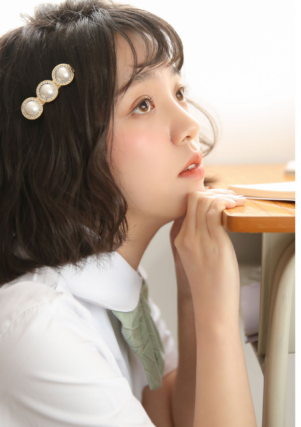 甜美少女开胸大胆诱惑写真图片