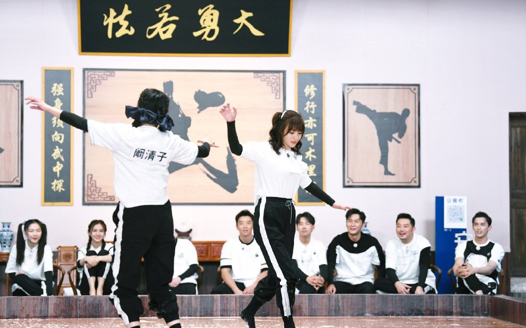 中国内地湖南衡阳女演员柳岩写真电脑桌面壁纸之网络美女图片