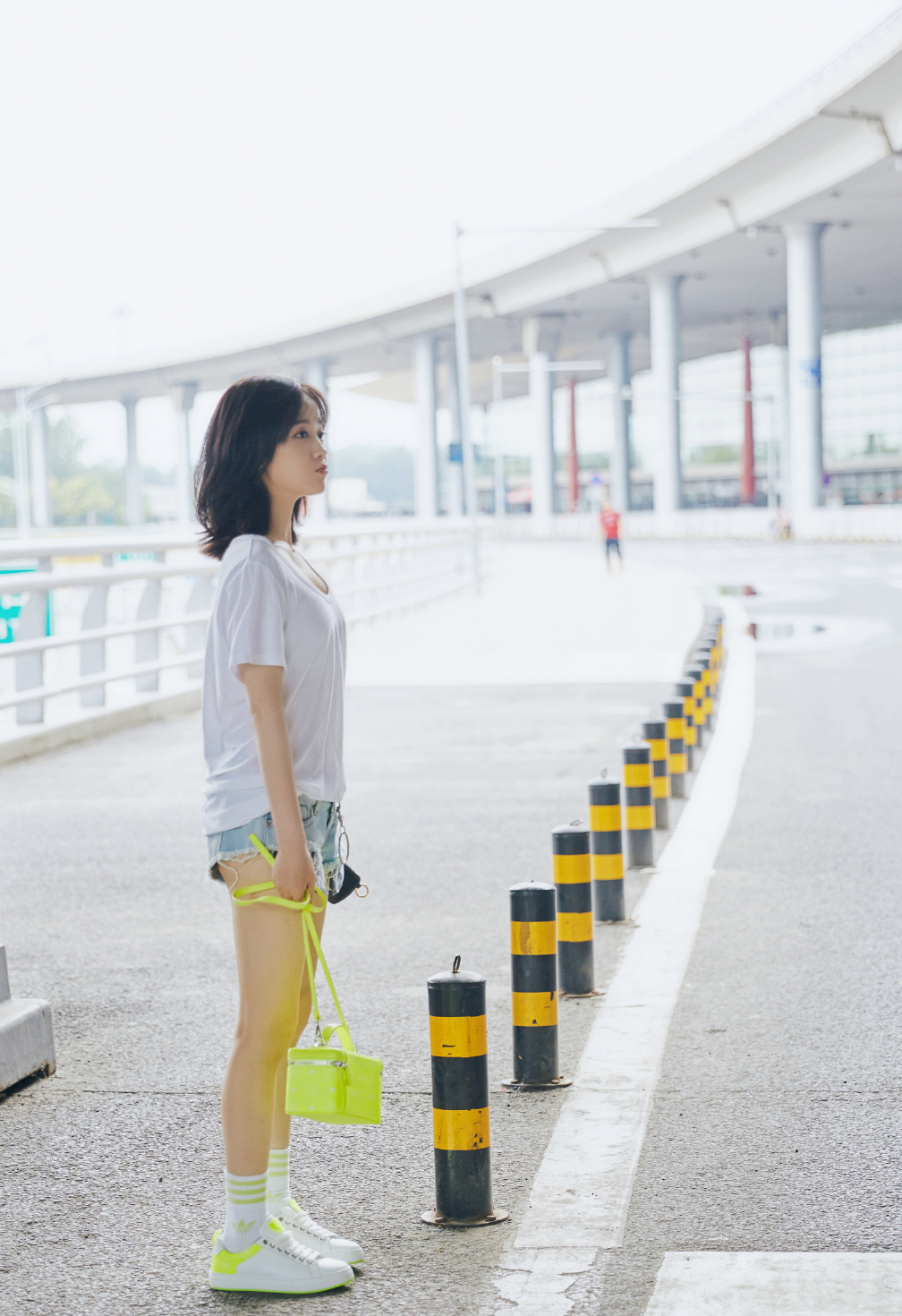 高清广东省揭阳市揭西美女郑湫泓清爽白T机场照图片图片 高清广东省揭阳市揭西美女郑湫泓清爽白T机场照图片图片