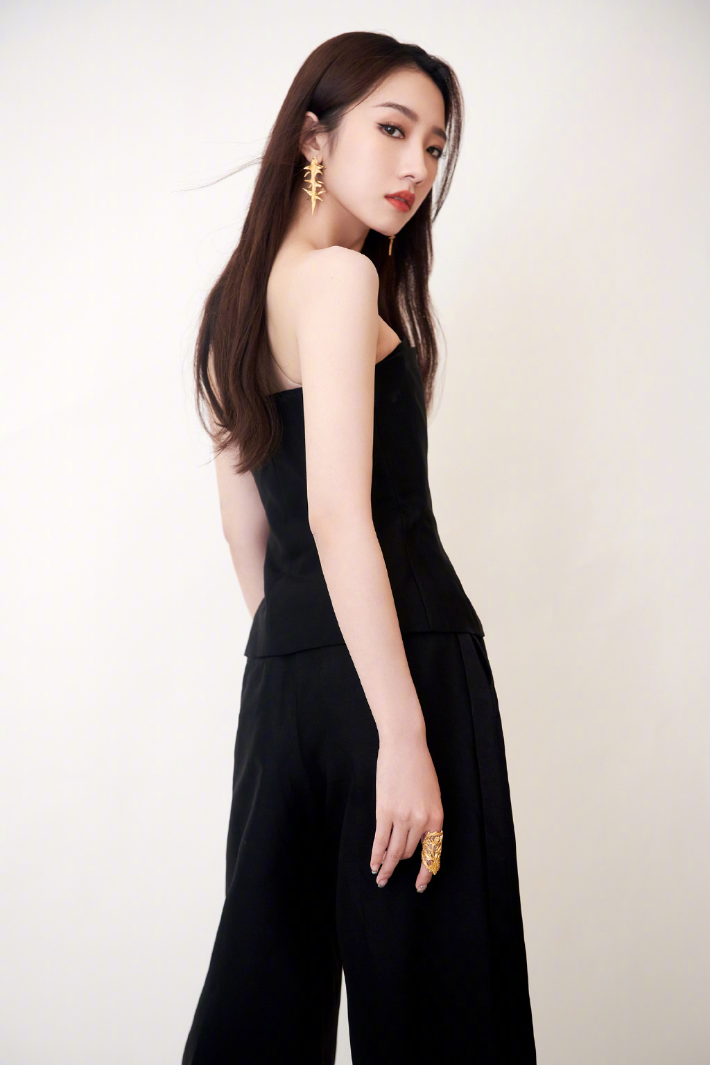 高清女明星孟美岐中国风时尚写真图片图片