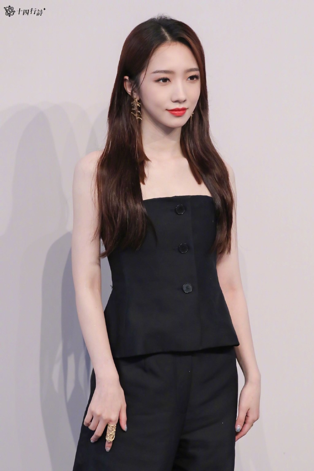 高清女明星孟美岐酷美西装写真图片图片
