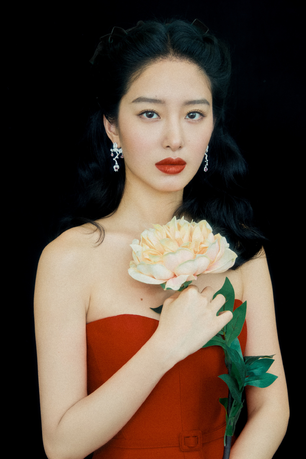 中国内地女演员、歌手、主持人杨采钰西装酷帅活动写真图片图片