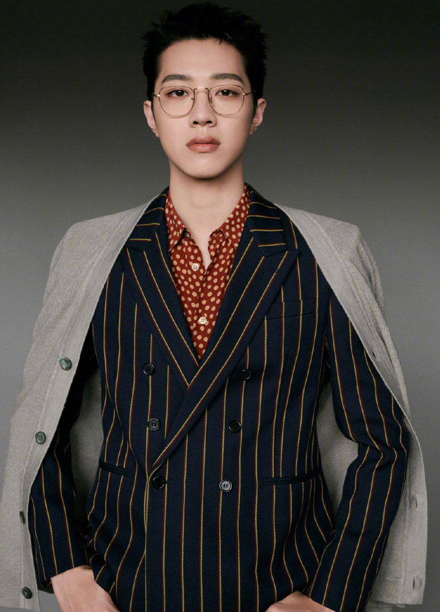 高清男明星赖冠霖帅气杂志封面写真图片图片