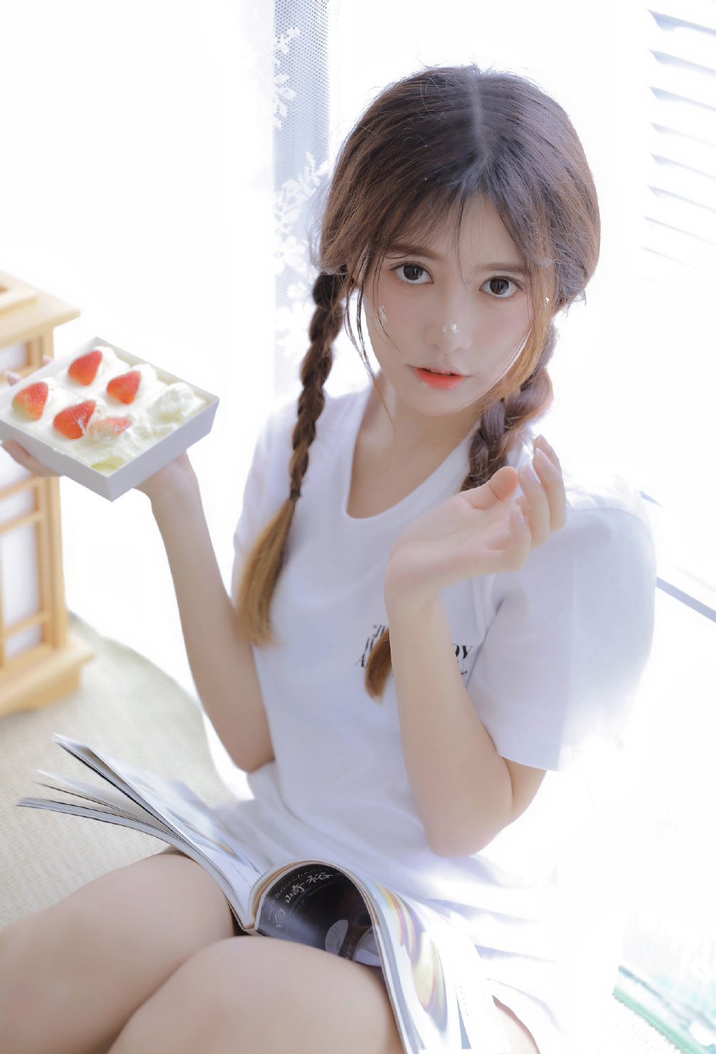 甜美少女开胸大胆诱惑写真图片