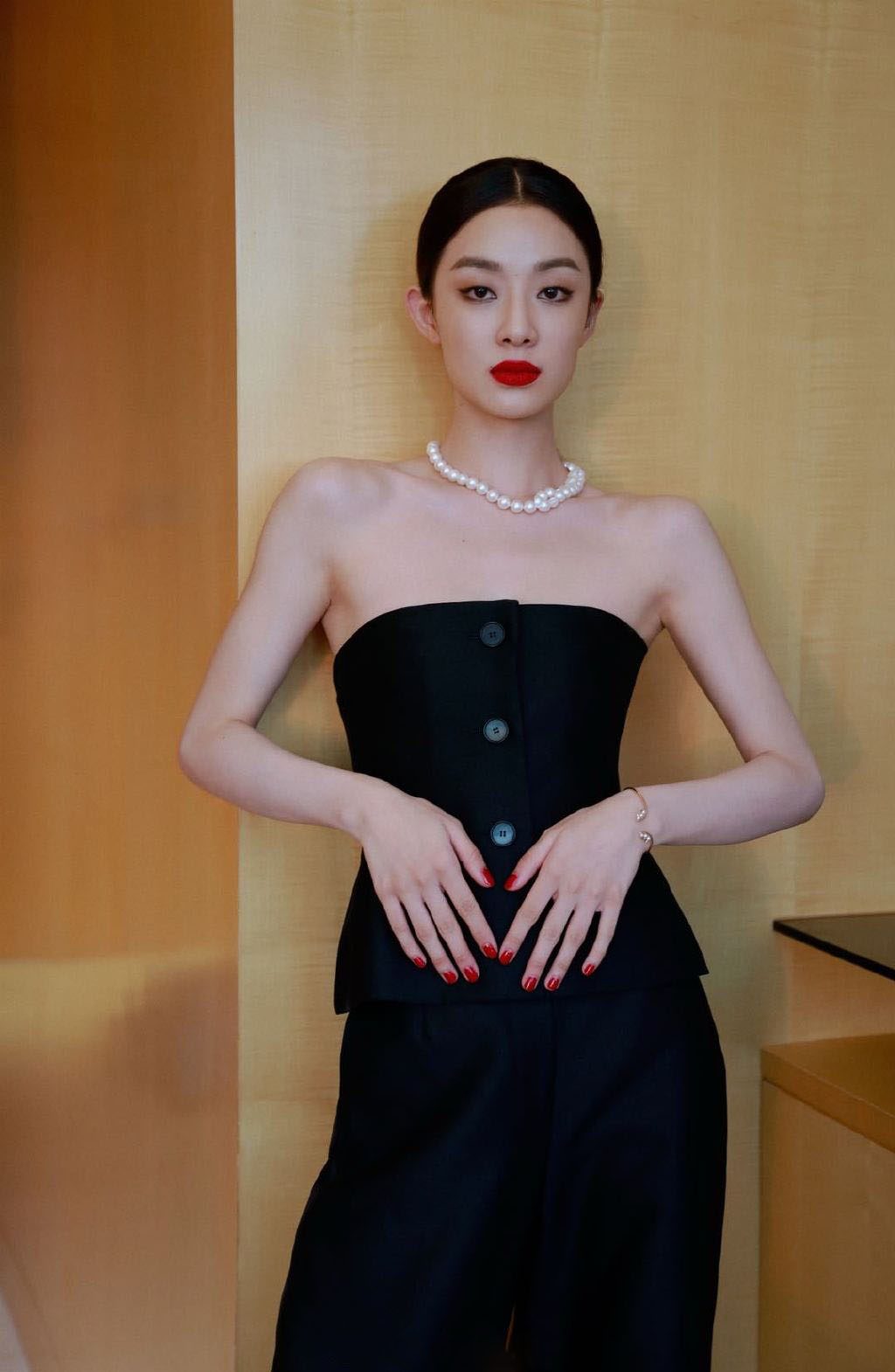中国大陆北京女演员孙佳雨荣耀手机广告大片写真图片图片