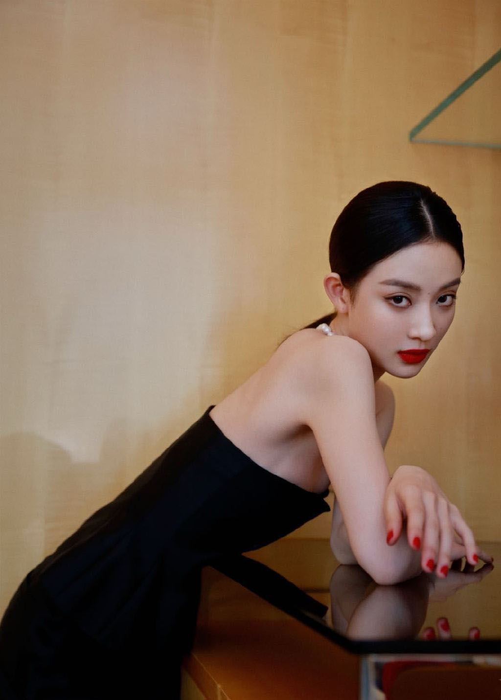 中国大陆北京女演员孙佳雨荣耀手机广告大片写真图片图片