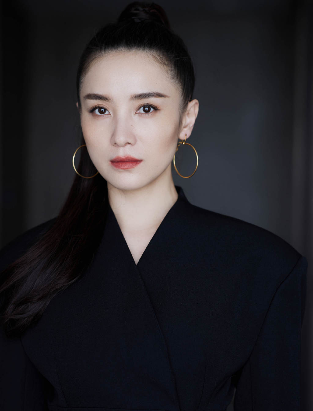 黑龙江省哈尔滨市南岗女明显宋佳钉珠连衣裙优雅写真图片图片