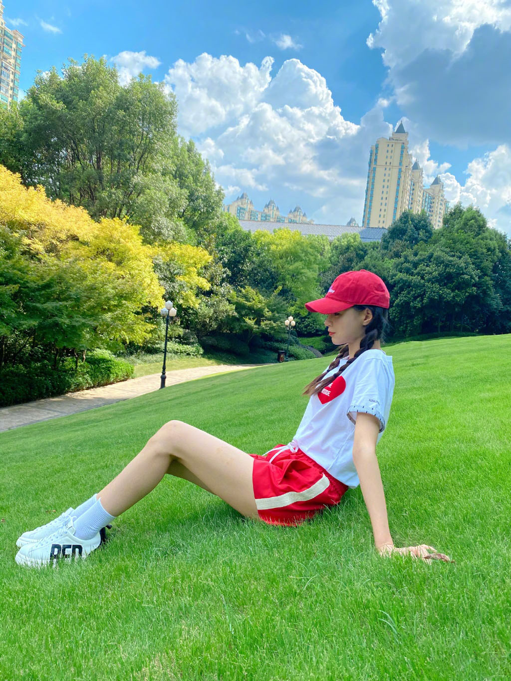 高清湖南省湘西吉首市美女沈梦辰抹胸性感唯美写真图片图片