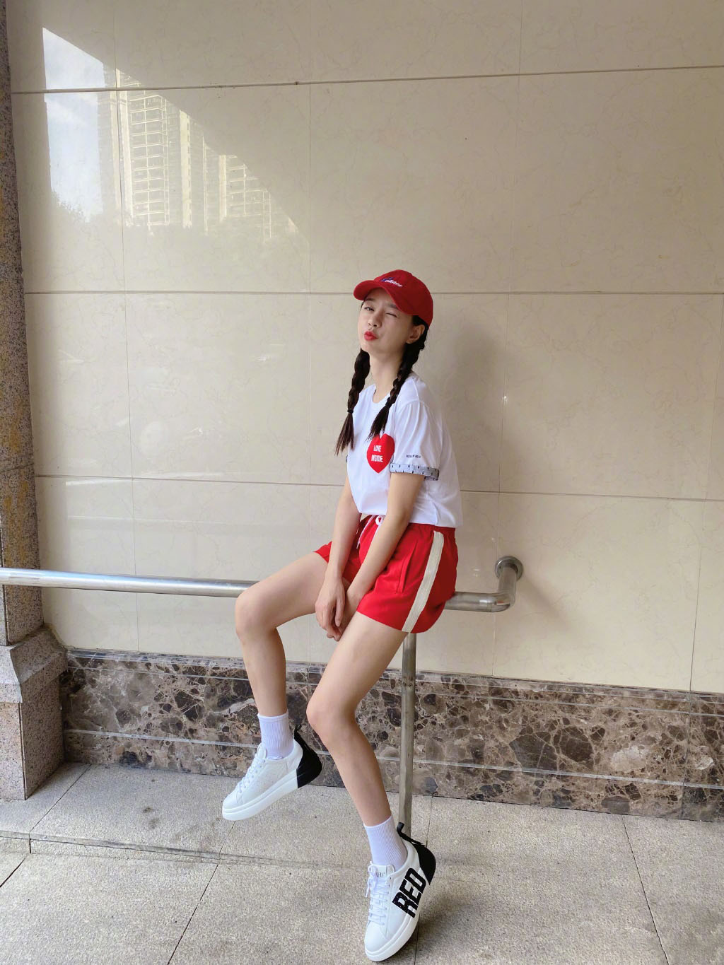 高清湖南省湘西吉首市美女沈梦辰抹胸性感唯美写真图片图片