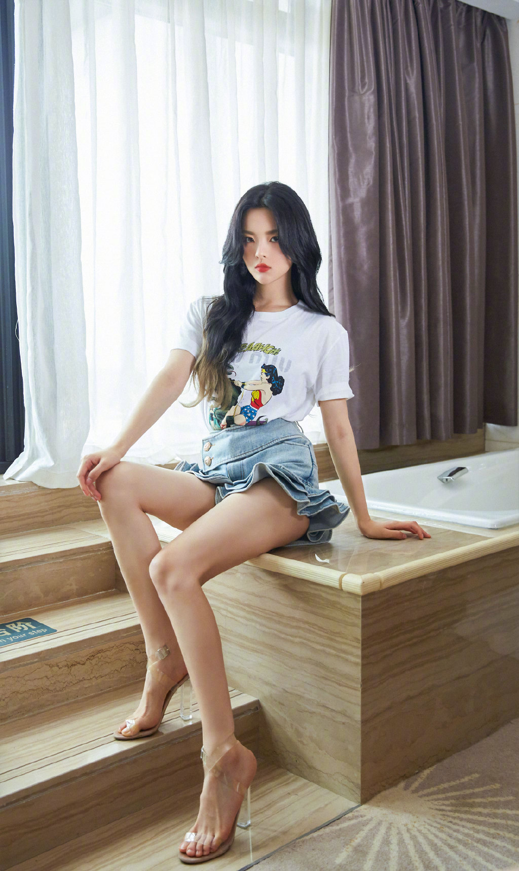 高清江苏性感美女星杨超越甜美糖果色写真图片图片