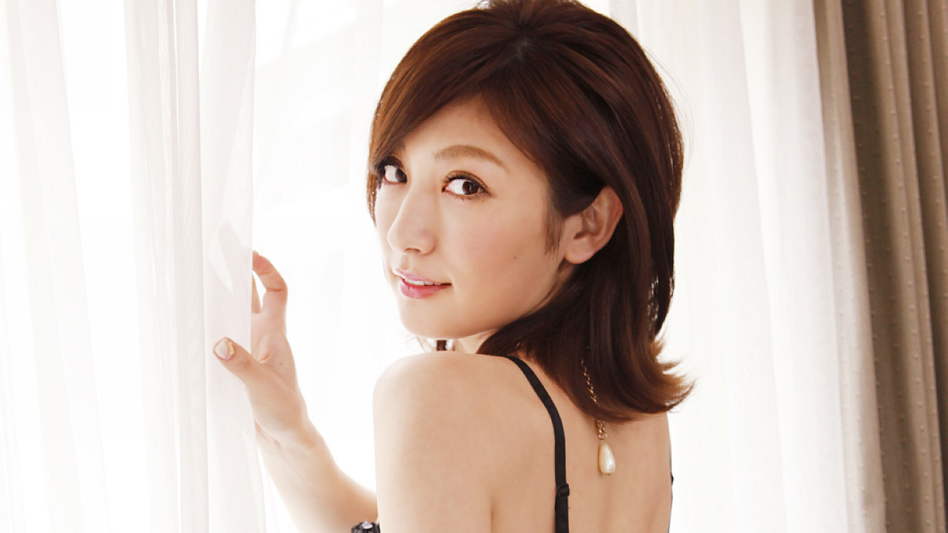 日本女星熊田曜子性感高清手机壁纸图片