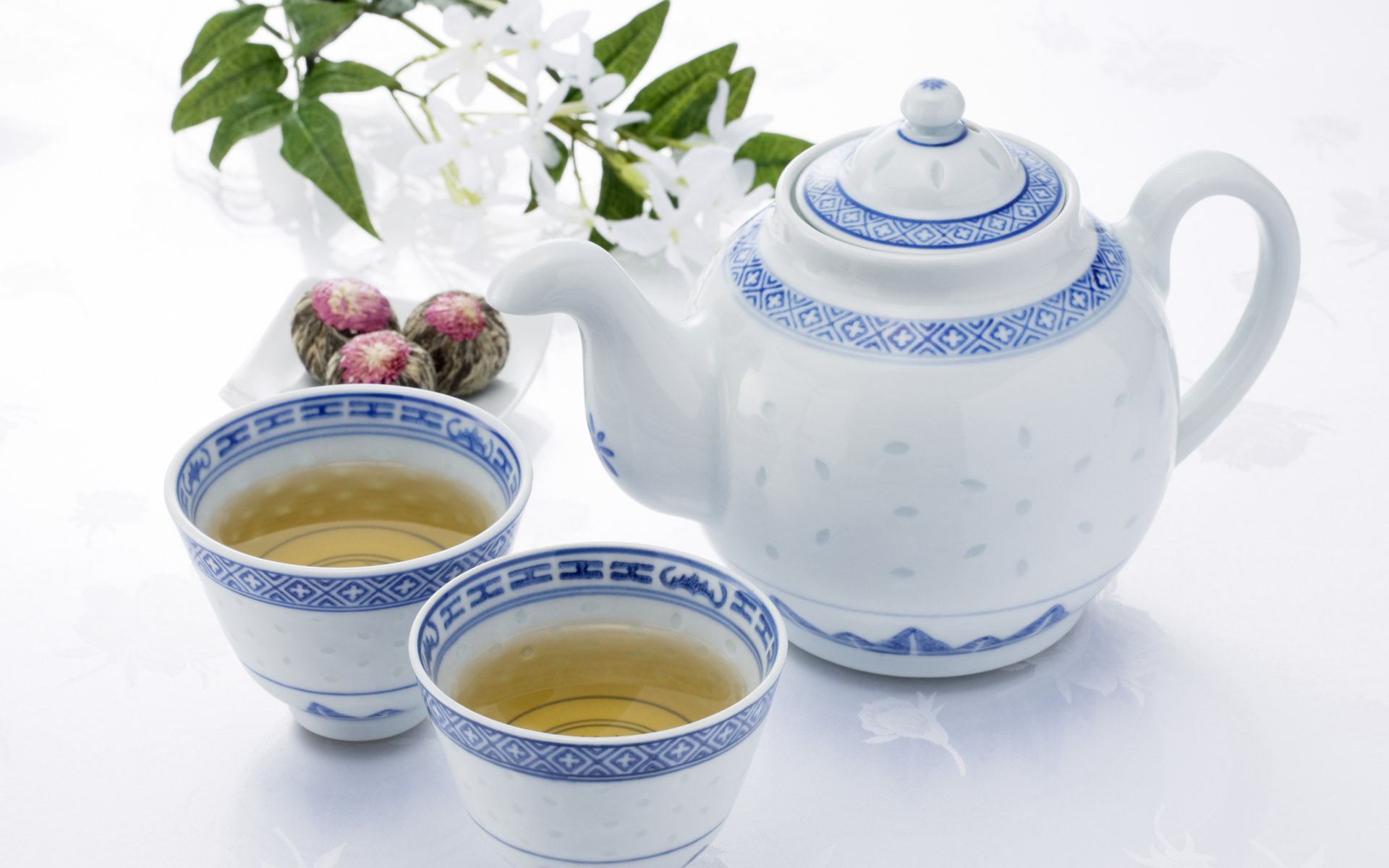 流行透明饮品特写玻璃杯子宽屏桌面壁纸图片