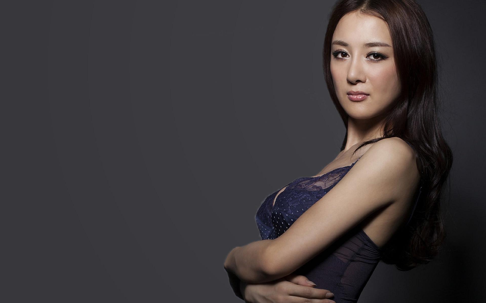中国内地辽宁省锦州女演员李依晓白色连衣裙性感写真图片图片