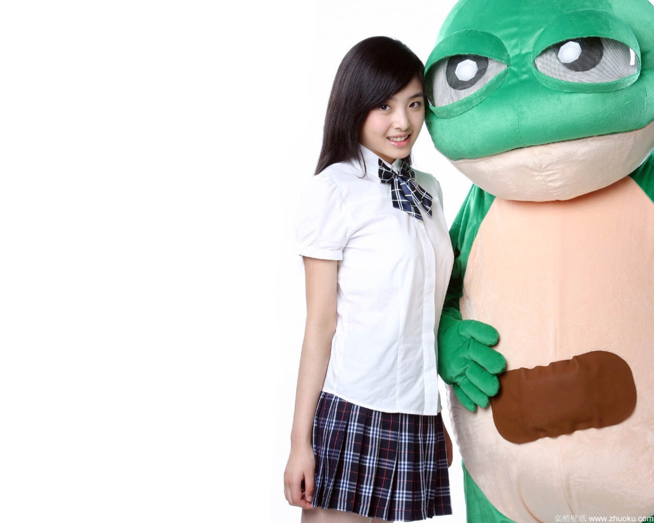 尹恩惠果园俏皮甜美写真 娇俏可爱小女生图片