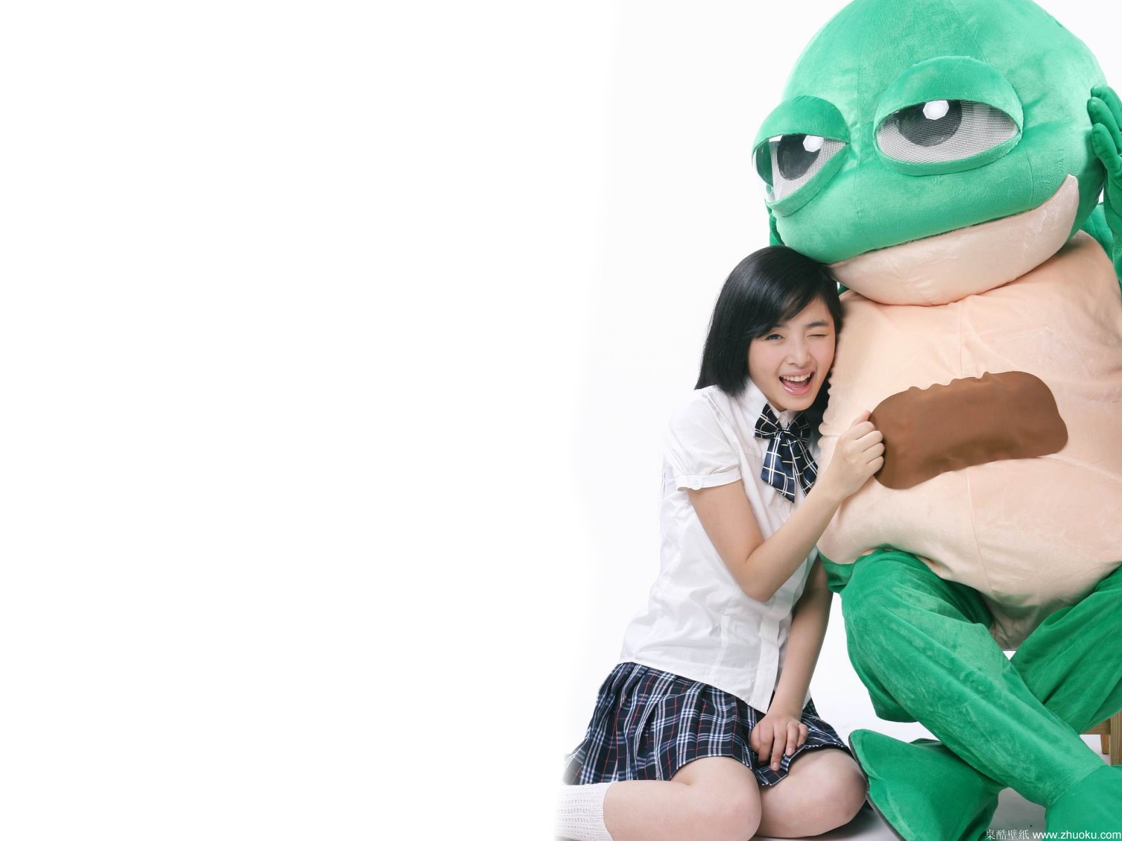 尹恩惠果园俏皮甜美写真 娇俏可爱小女生图片