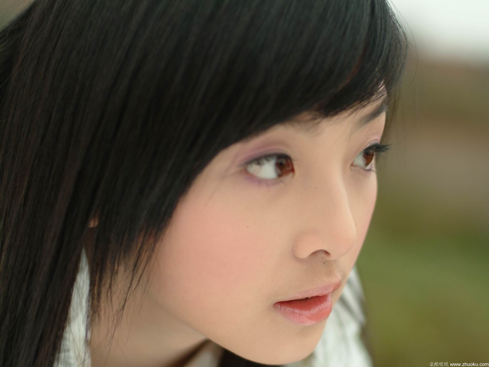 尹恩惠果园俏皮甜美写真 娇俏可爱小女生图片