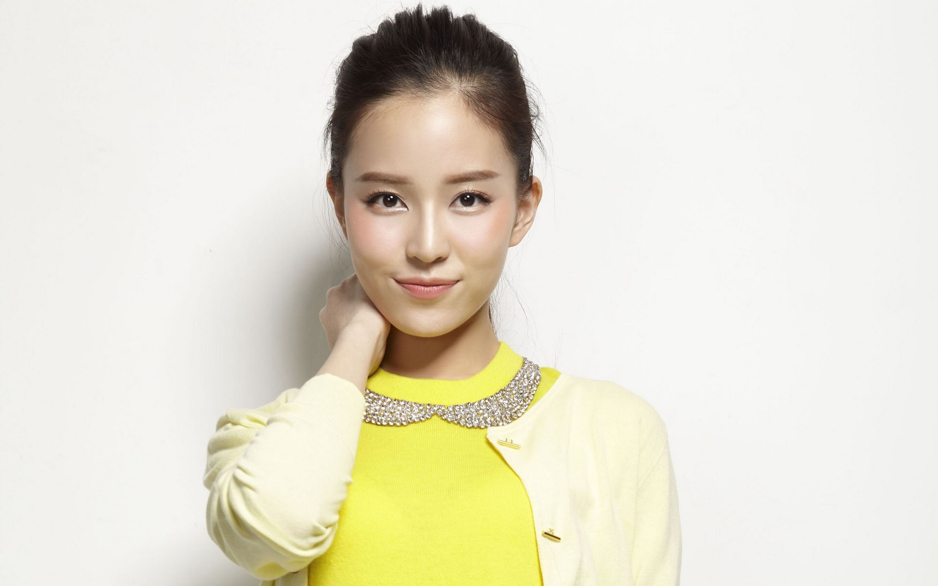 中国内地广东省深圳女演员温心swan图片（一）：深大校花温心卷发清纯写真图片图片