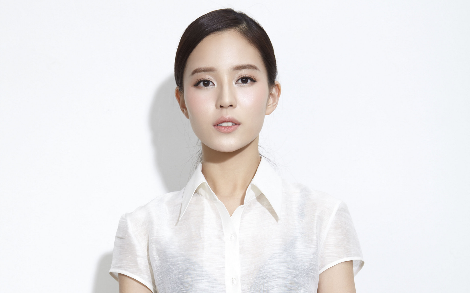 中国内地广东省深圳女演员温心swan图片（一）：深大校花温心卷发清纯写真图片图片