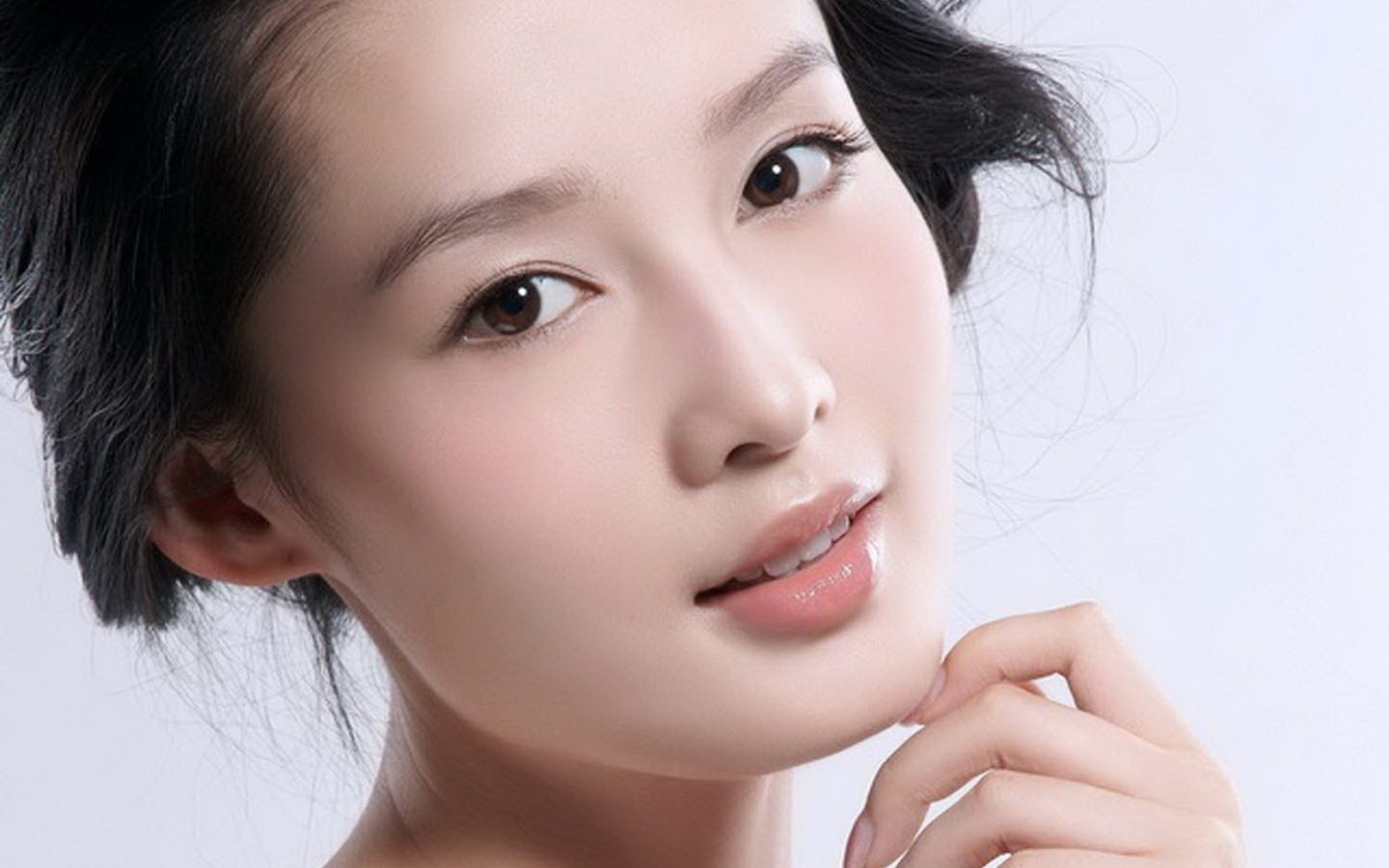 中国内地江苏省苏州市影视女演员李沁黑白长裙性感写真图片图片