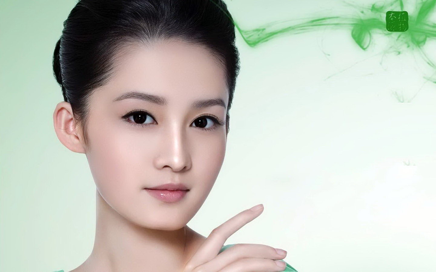 中国内地江苏省苏州市影视女演员李沁黑白长裙性感写真图片图片