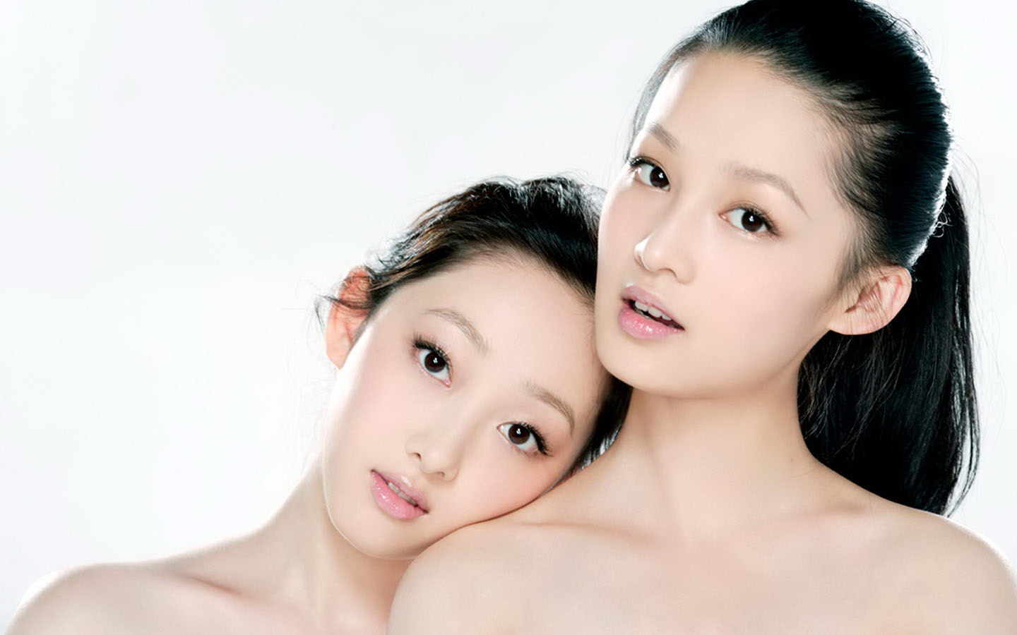 中国内地江苏省苏州市影视女演员李沁黑白长裙性感写真图片图片