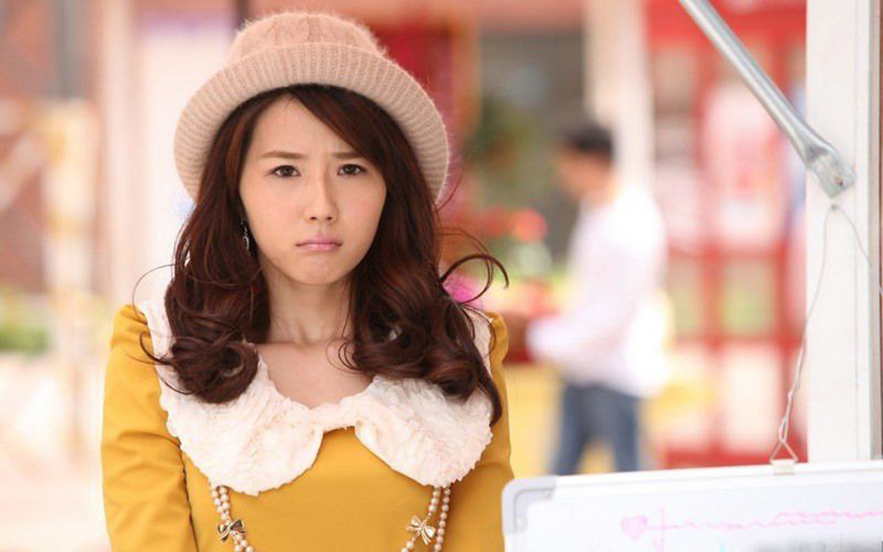 方安娜桌面壁纸之可爱美女卖萌图片