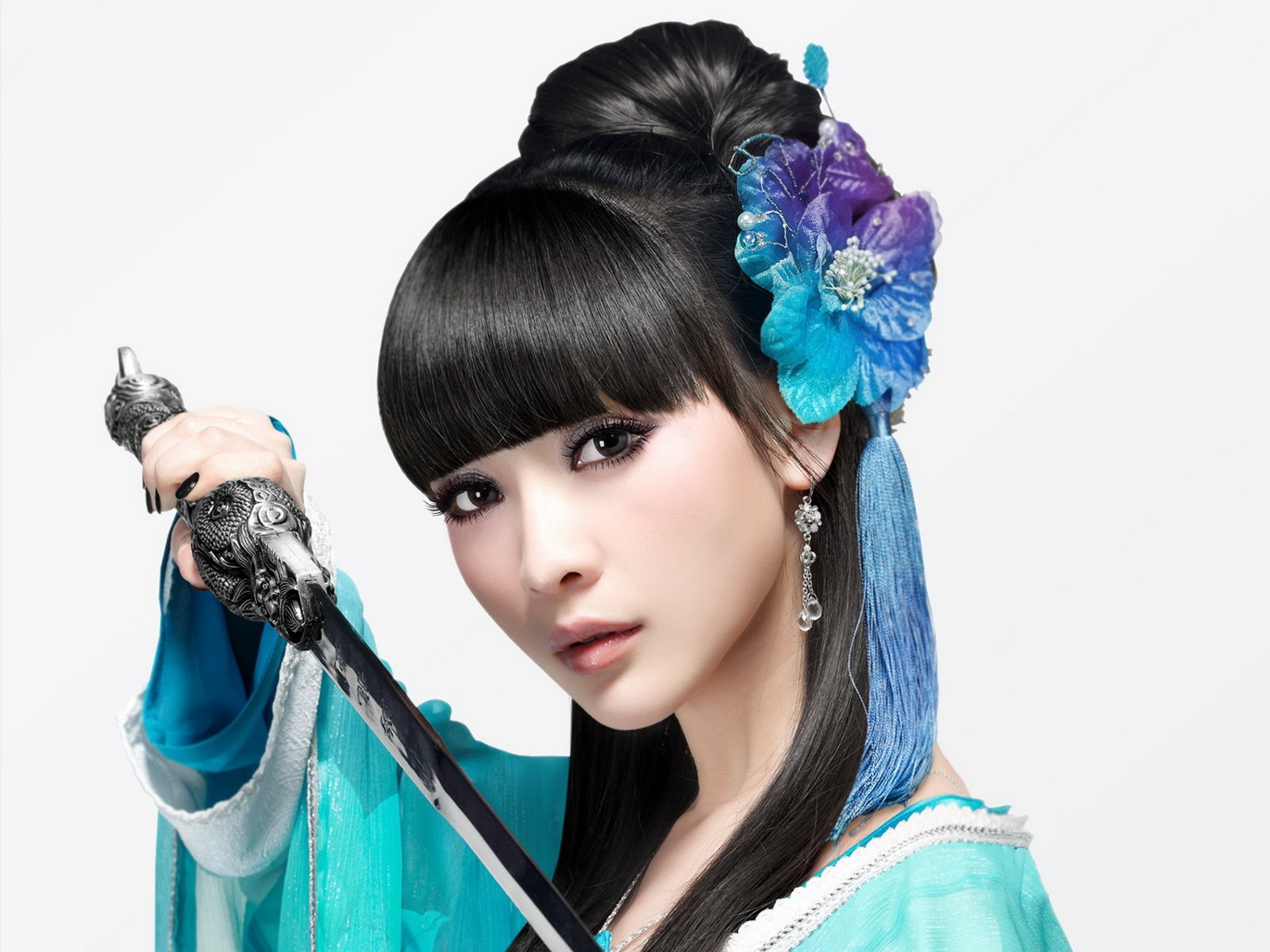 中国内地湖南衡阳女演员柳岩写真电脑桌面壁纸之网络美女图片