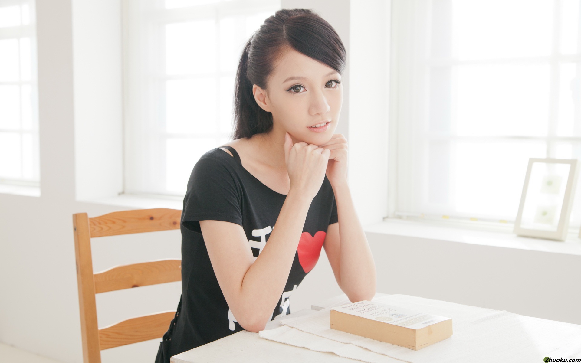 _高清澳门，平面模特美女林采缇-女帝蛇姬性感高清写真手机壁纸图片